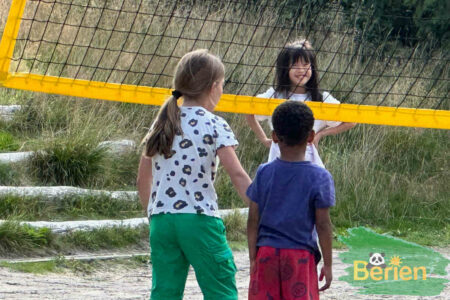 Volleyball spielen auch für Kinder in den Ferien eine super Freizeitbeschäftigung