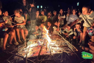 Es gibt nichts schöneres als eine gute Lagerfeuerstimmung mit neuen Freunden beim Ferienlager