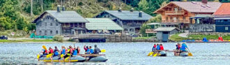 flosse-fahren-auf-spitzingsee-bei-camp-zu