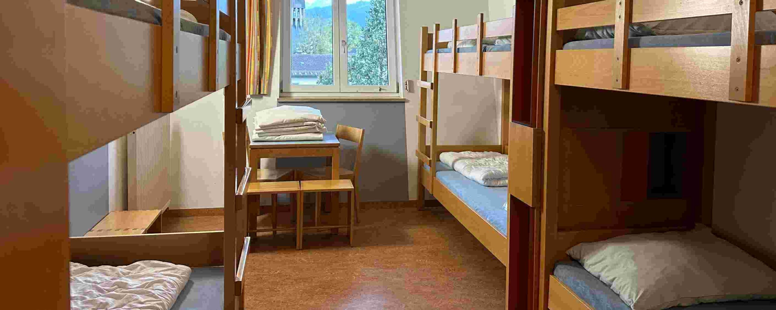 garmisch-hochbetten-im-mehrbettzimmer