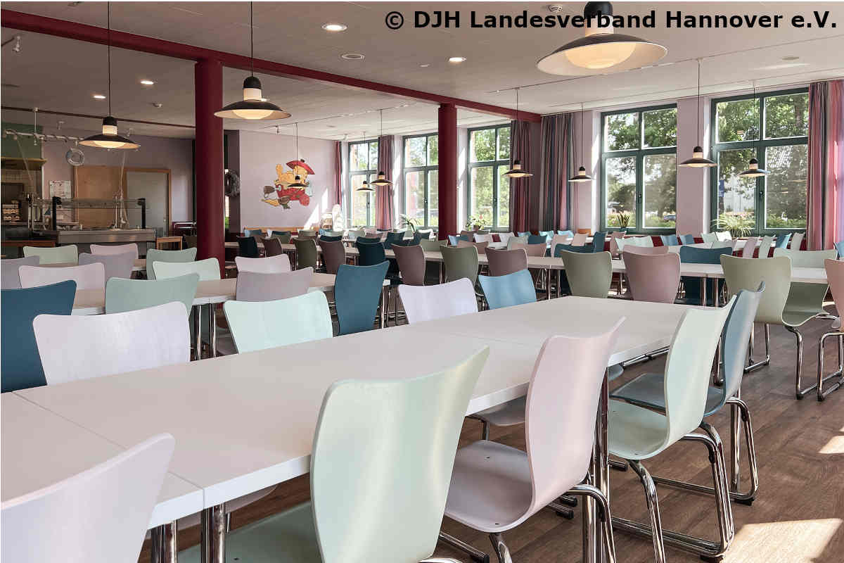 dining-room-in-the-youth-hostel-mardorf